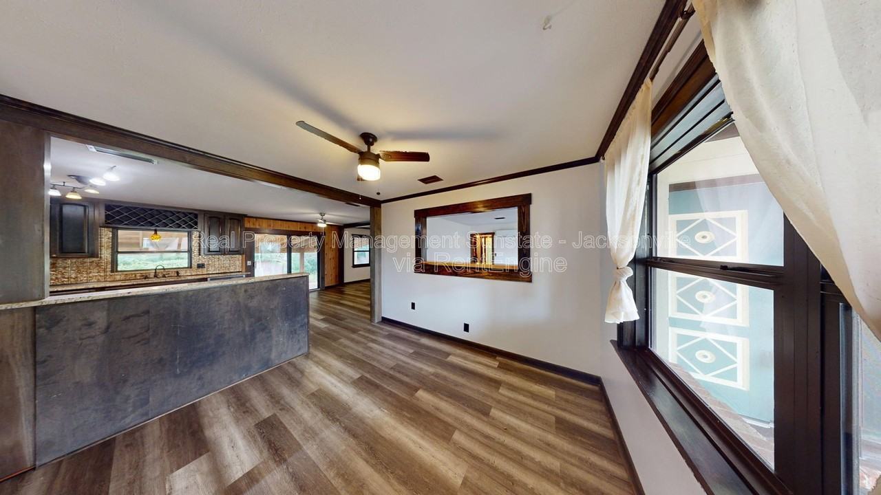 7477 Greenway Dr - Photo 7 of 21