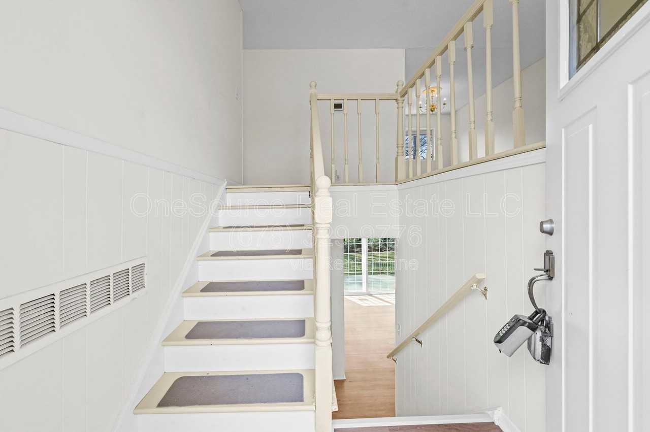 4410 Carrollwood Dr - Photo 5 of 39