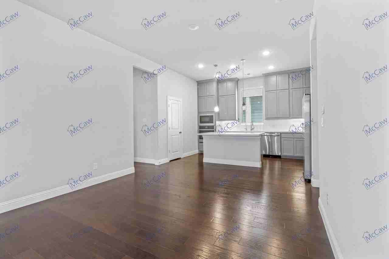 8451 Bronzegate Trl - Photo 4 of 21