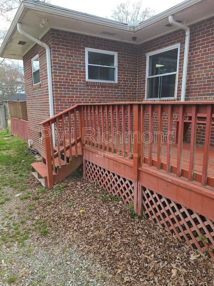 6529 Holliday Rd - Photo 3 of 18