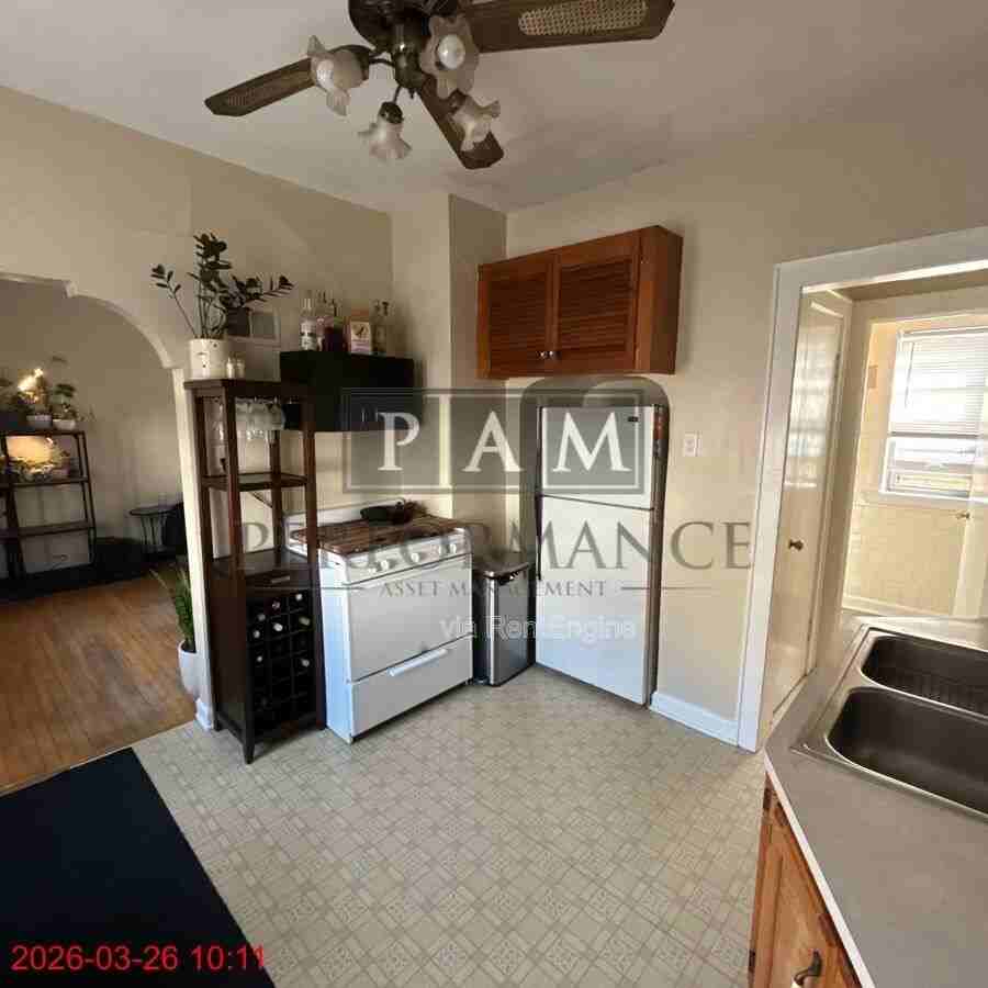 2442 N Bremen St - Photo 5 of 17