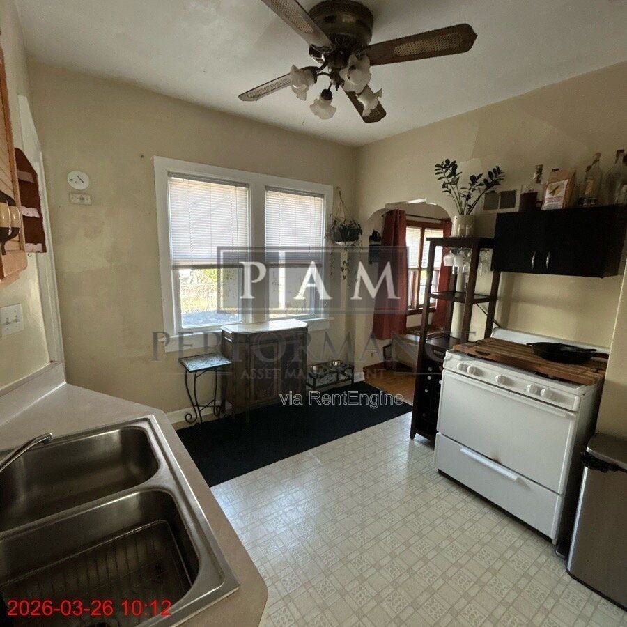 2442 N Bremen St - Photo 6 of 17