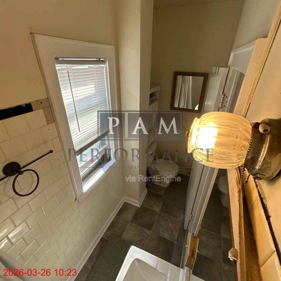 2442 N Bremen St - Photo 7 of 17