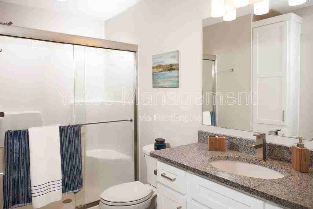 220 Potomac Dr #6 - Photo 5 of 18