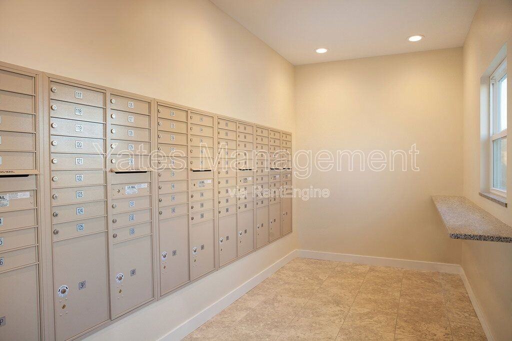 220 Potomac Dr #6 - Photo 4 of 49