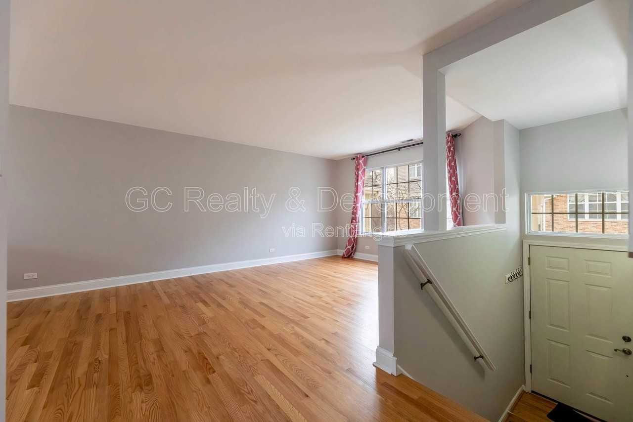 8015 Windsor Dr - Photo 2 of 22