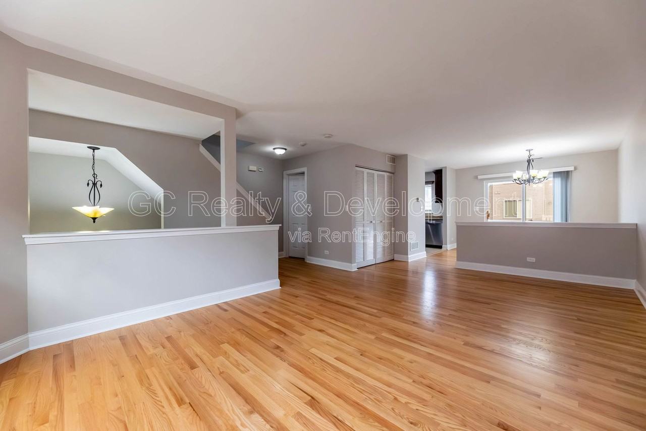 8015 Windsor Dr - Photo 4 of 22