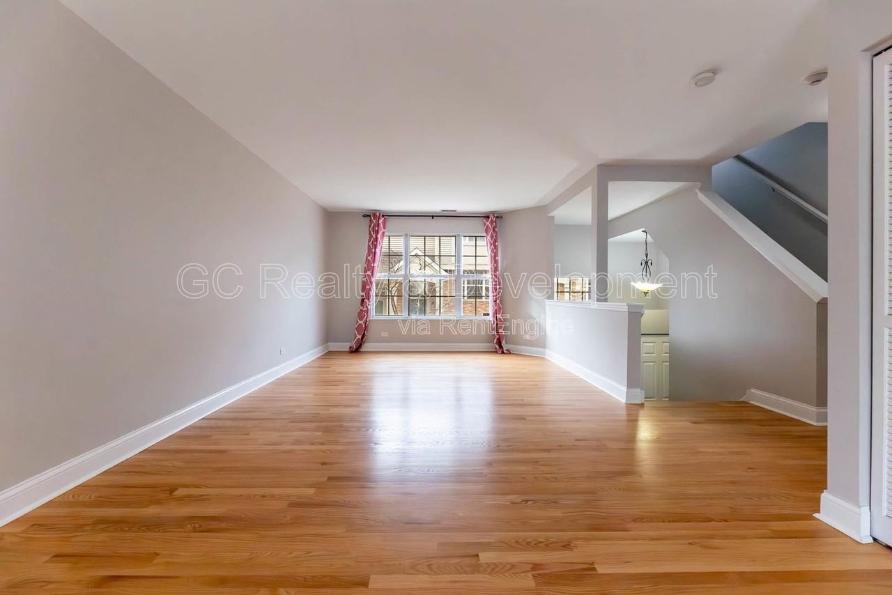 8015 Windsor Dr - Photo 5 of 22