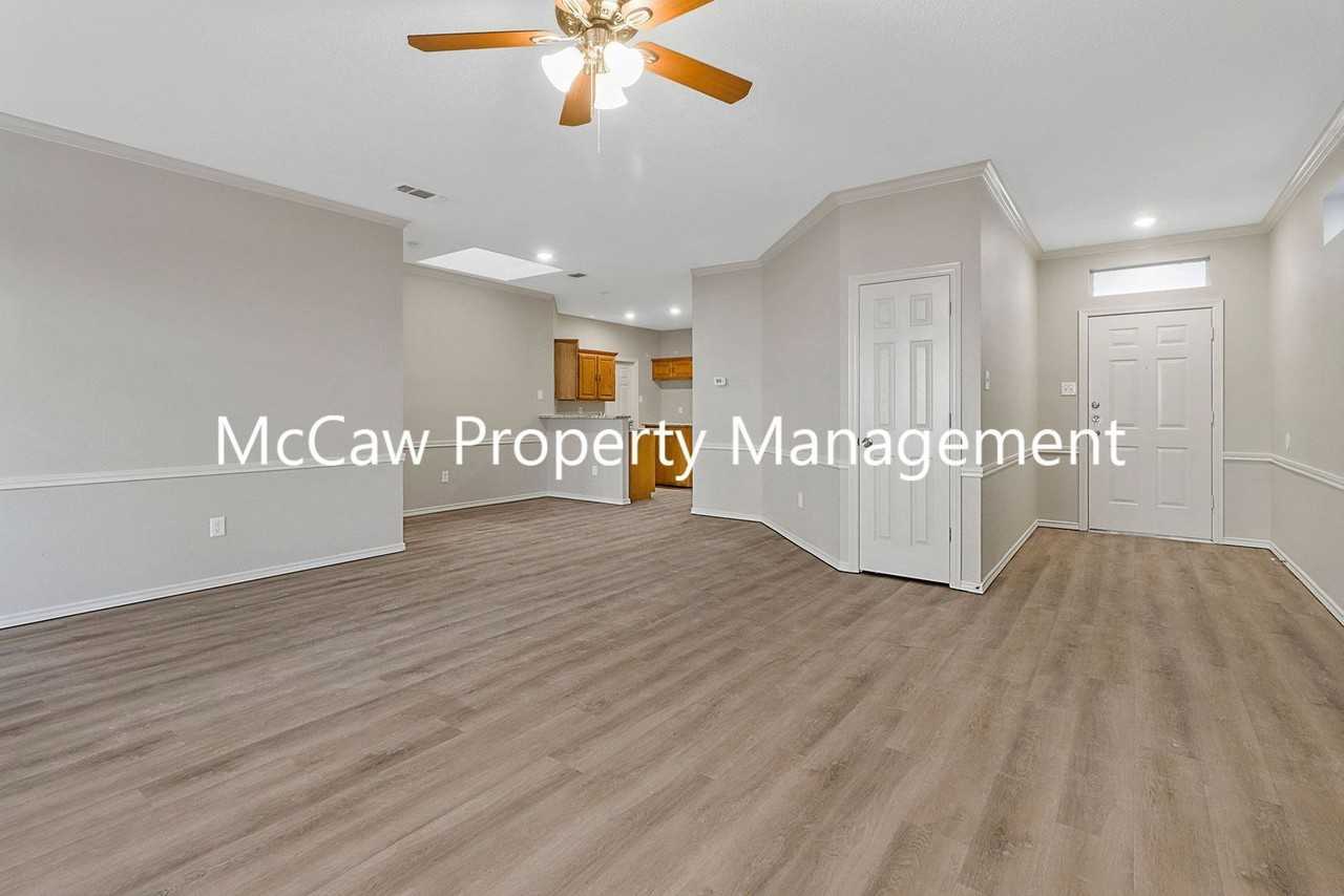 1214 Mission St - Photo 4 of 17