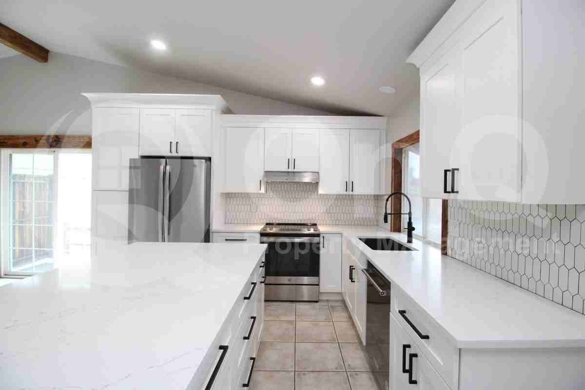 18266 N 39th Dr - Photo 3 of 26