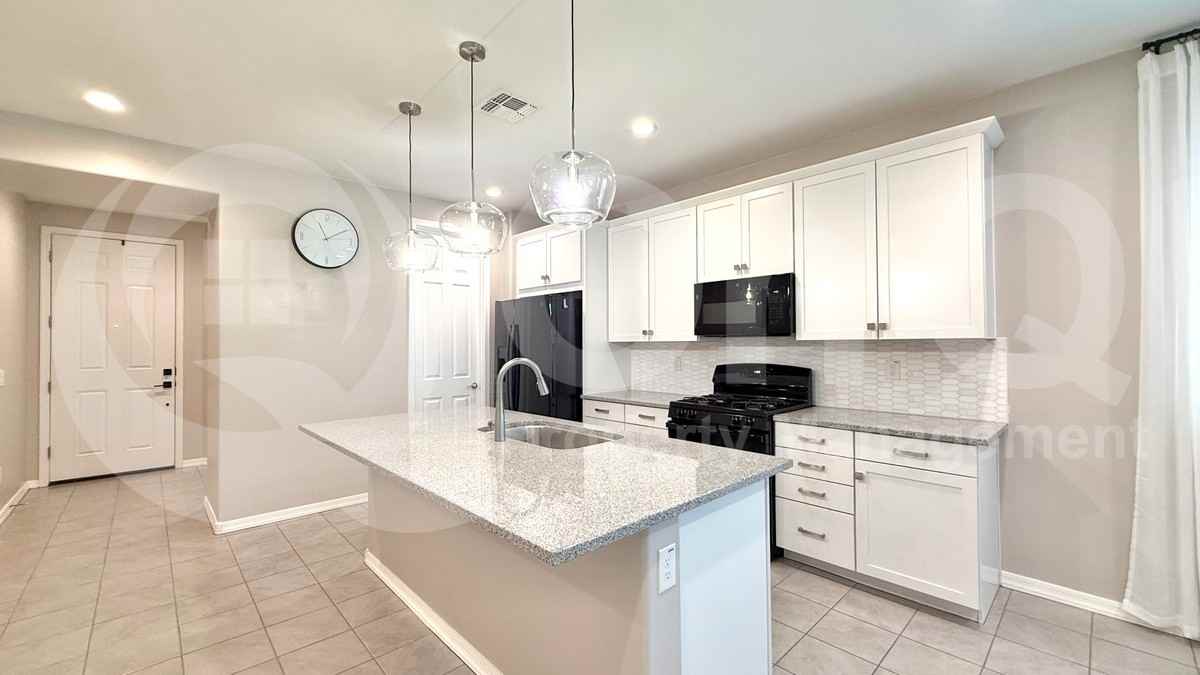 26104 N Thornhill Dr - Photo 3 of 23