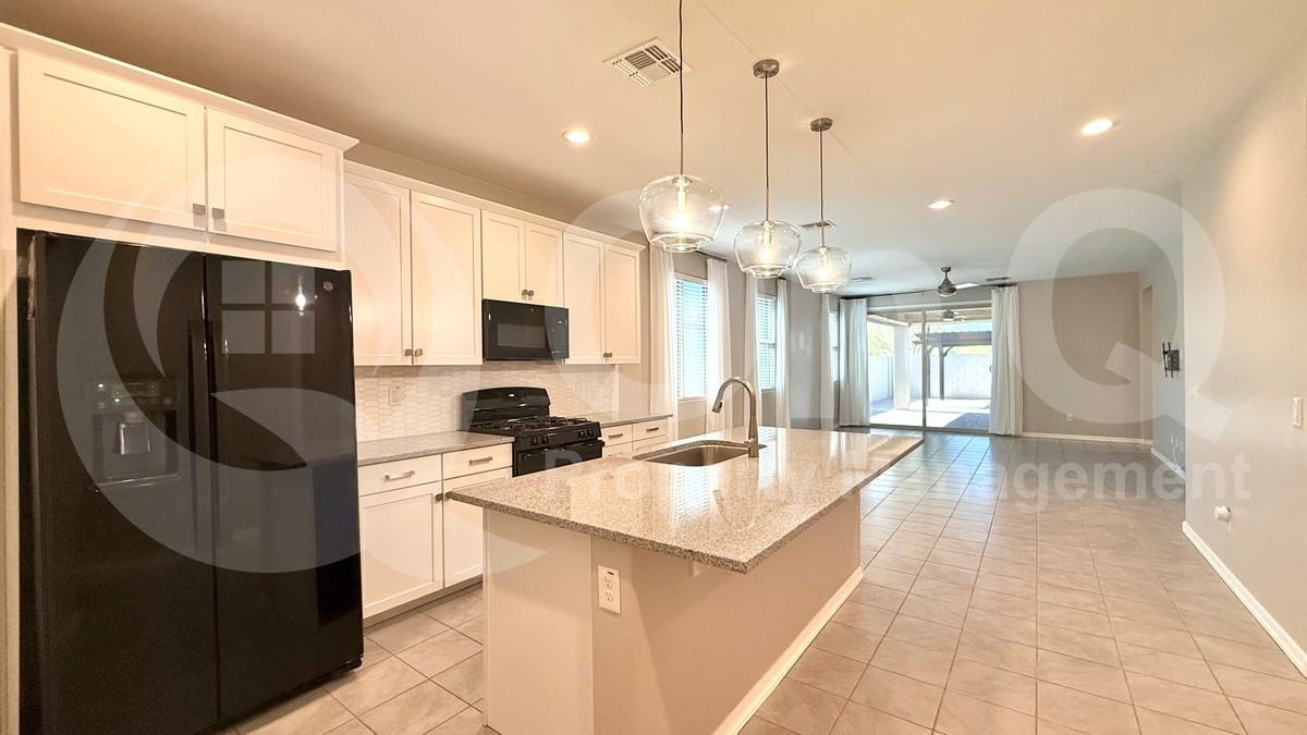 26104 N Thornhill Dr - Photo 4 of 23