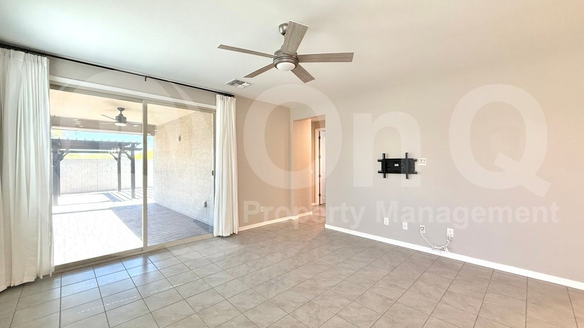 26104 N Thornhill Dr - Photo 6 of 23