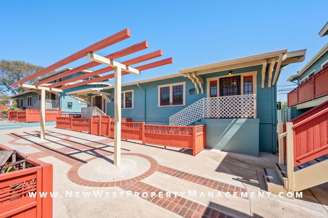 2419 Market St - Photo 7 of 30