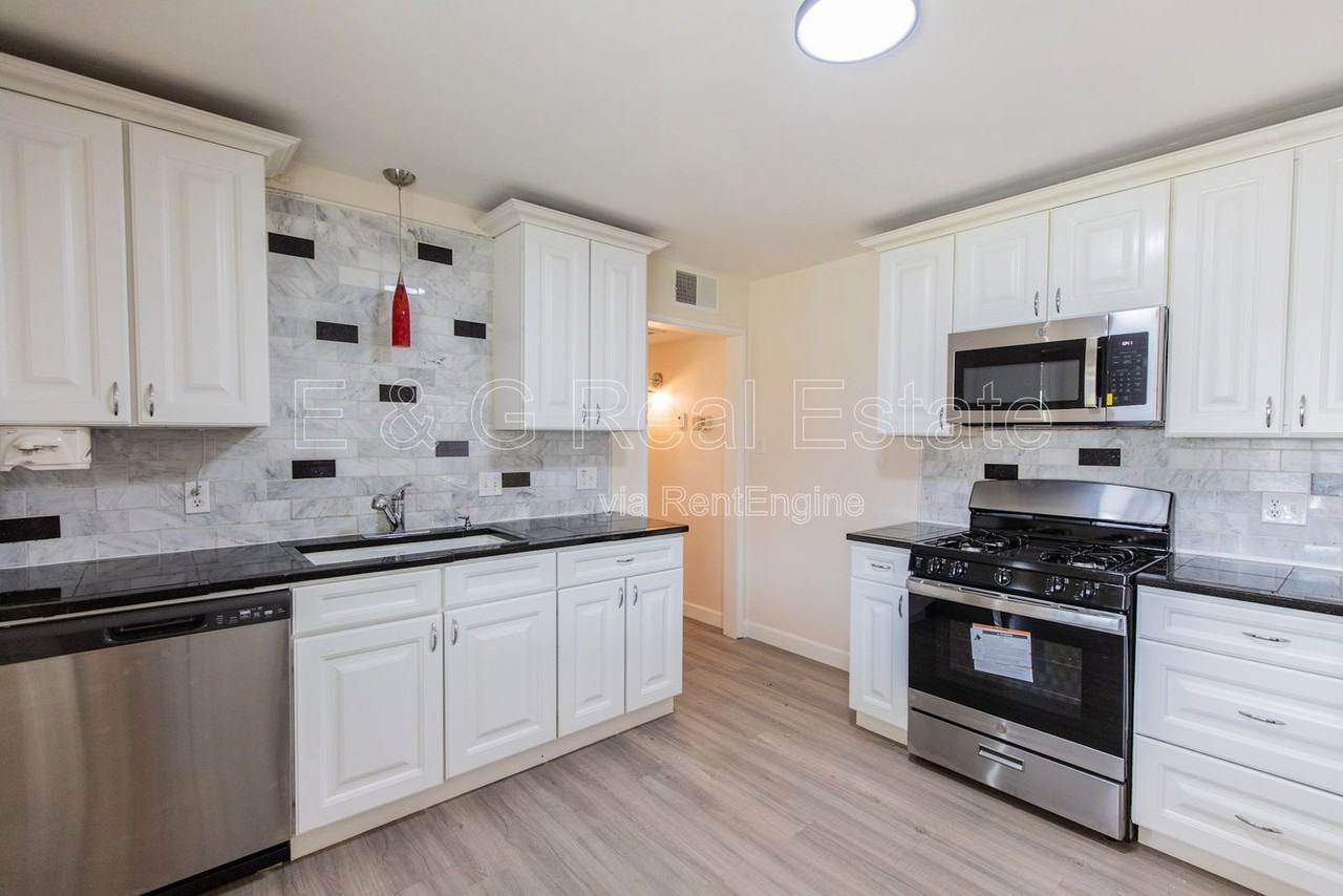 8352 N 3rd St - Photo 3 of 21