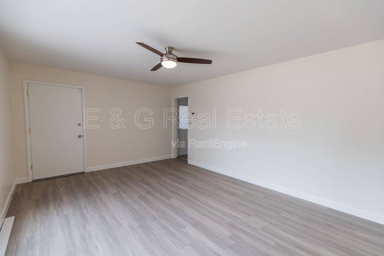 8352 N 3rd St - Photo 6 of 21