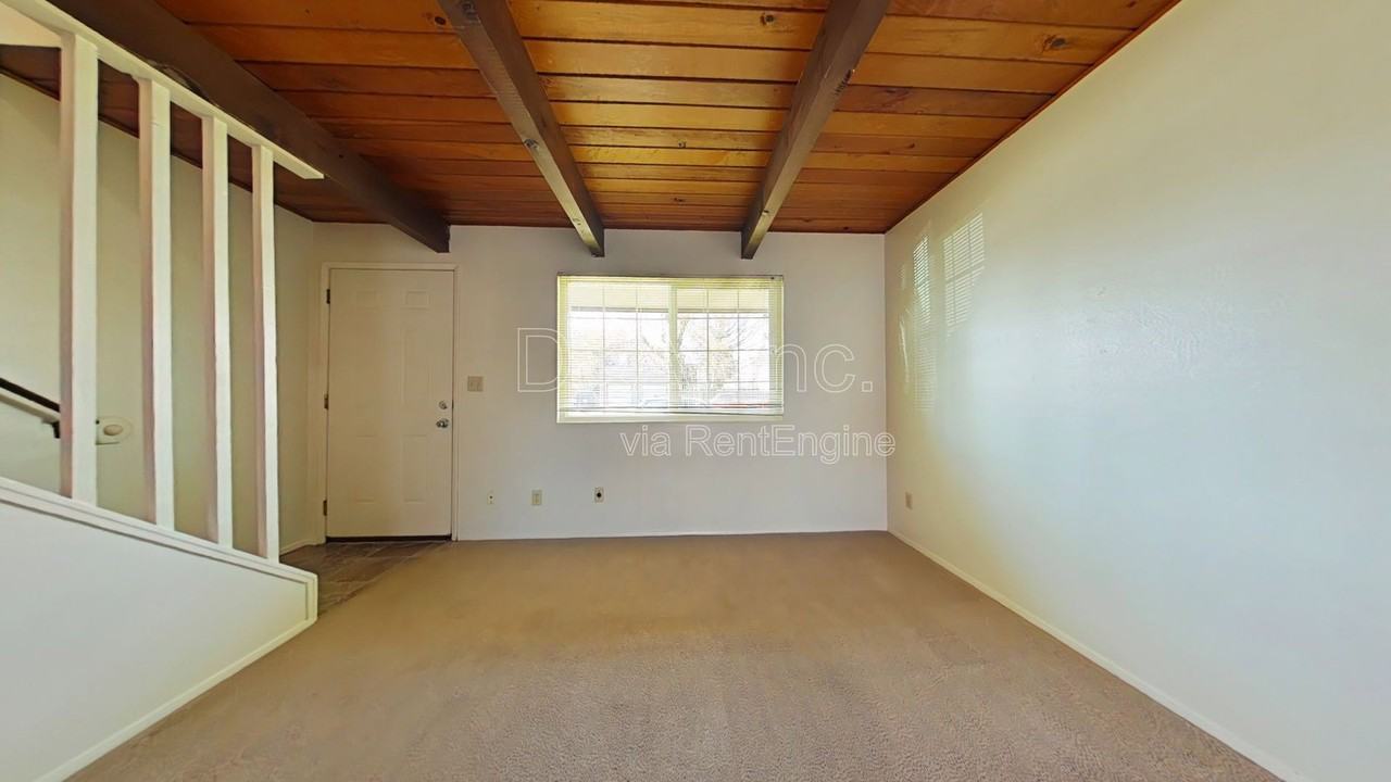 1635 Nw Division St #1 - Photo 2 of 8