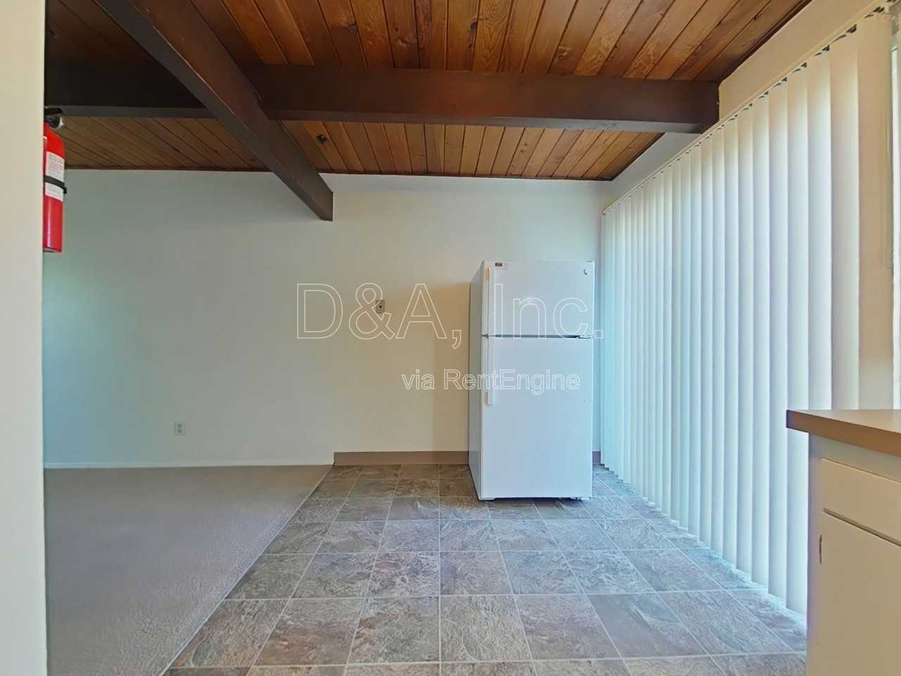 1635 Nw Division St #1 - Photo 3 of 8