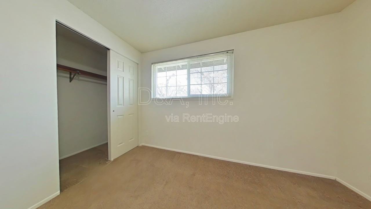 1635 Nw Division St #1 - Photo 5 of 8