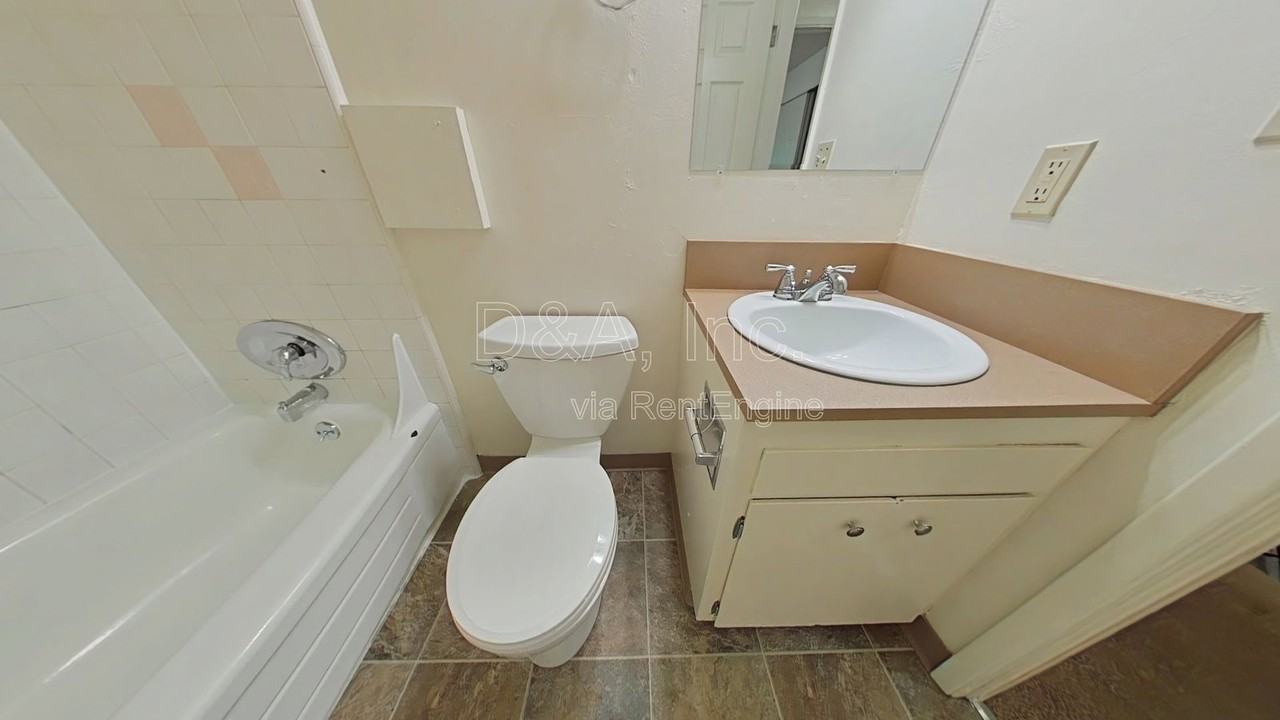 1635 Nw Division St #1 - Photo 7 of 8