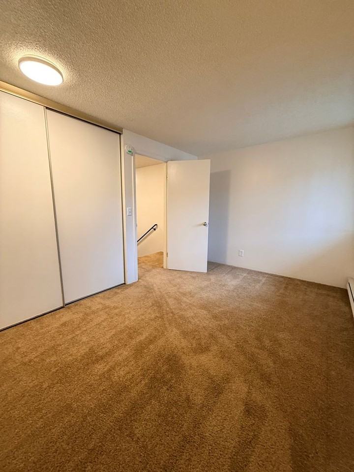 Rolling Hills Townhouses - Photo 4 of 24