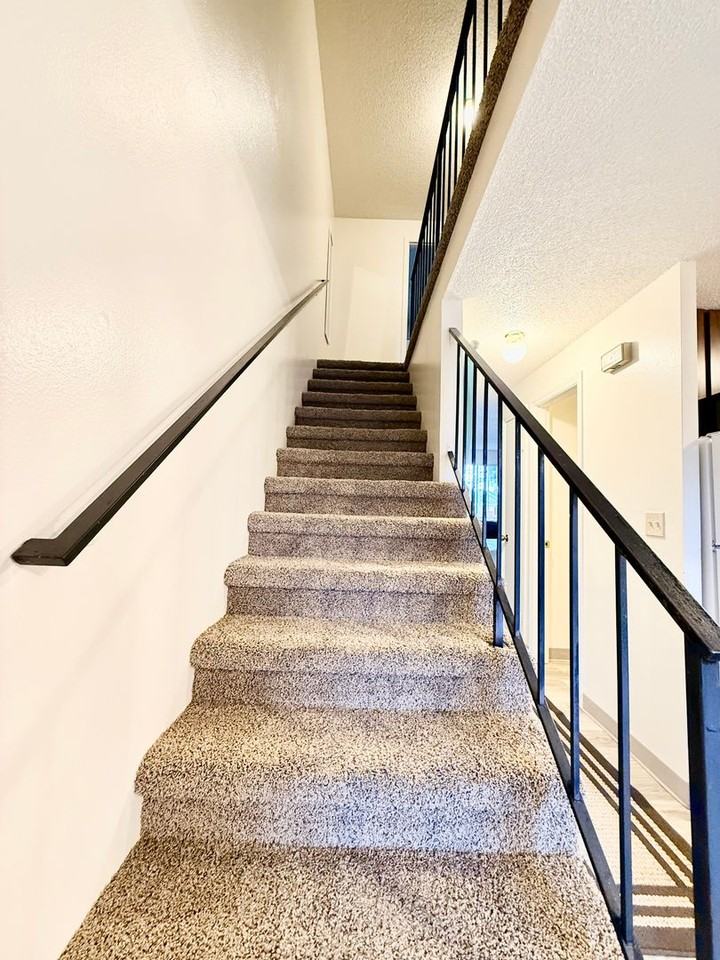 Rolling Hills Townhouses - Photo 3 of 24