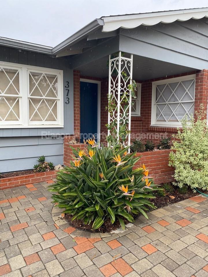 373 Sierra Dr - Photo 2 of 21