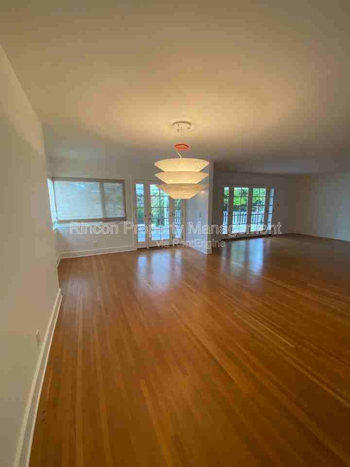 373 Sierra Dr - Photo 4 of 21