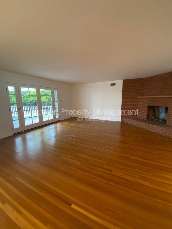 373 Sierra Dr - Photo 5 of 21