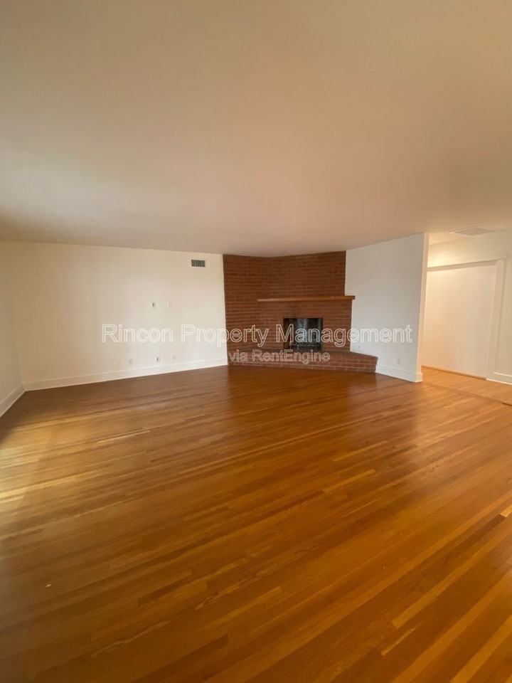 373 Sierra Dr - Photo 6 of 21