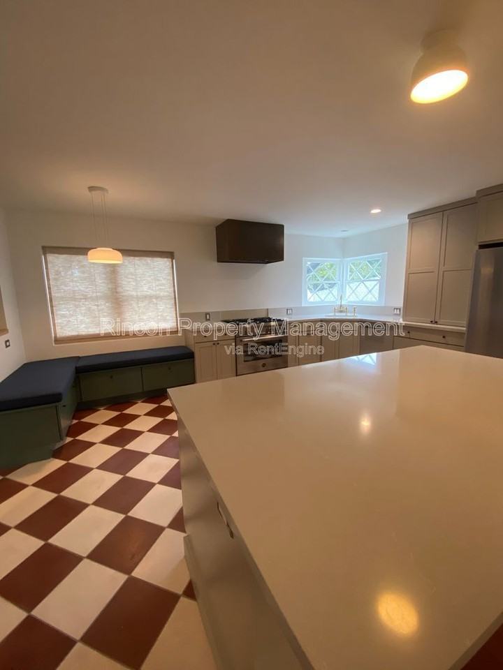 373 Sierra Dr - Photo 7 of 21