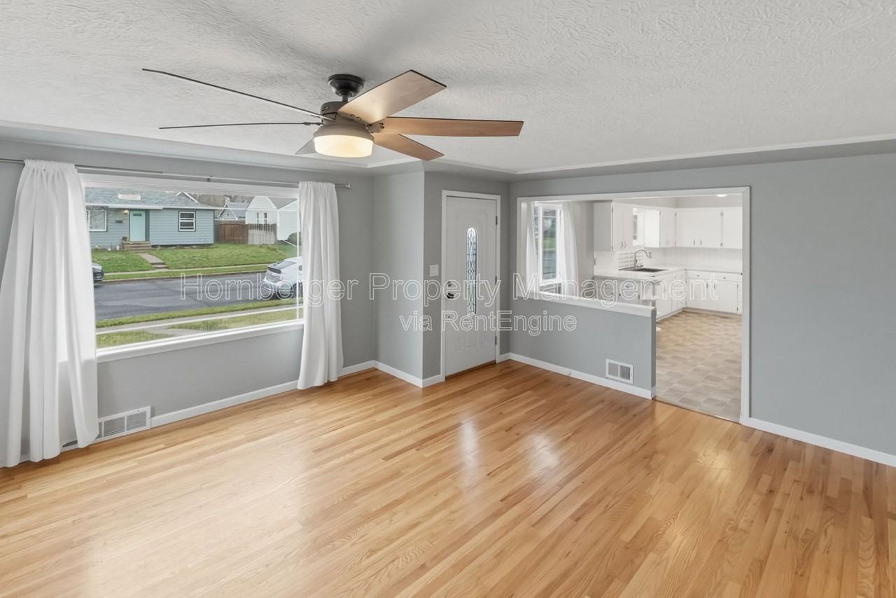 612 E Walton Ave - Photo 2 of 19