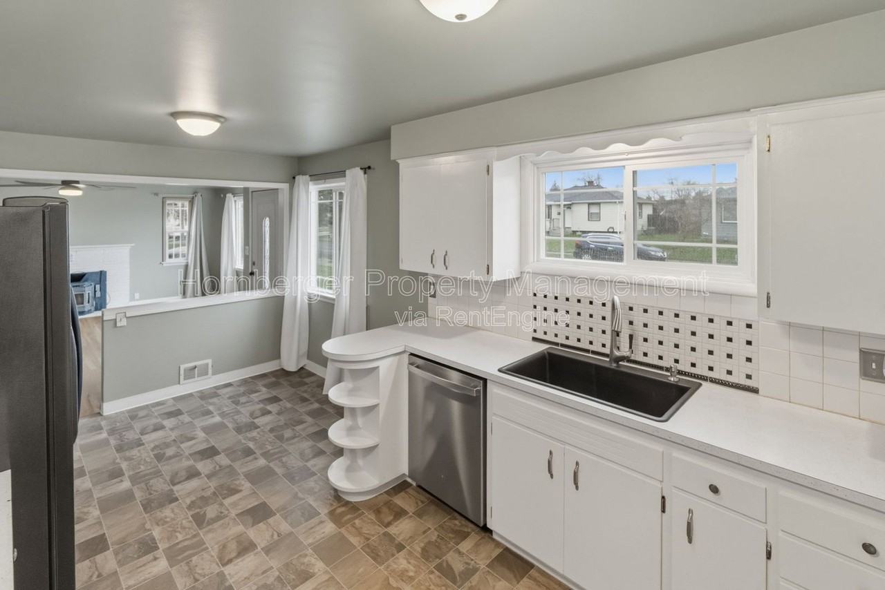 612 E Walton Ave - Photo 7 of 19