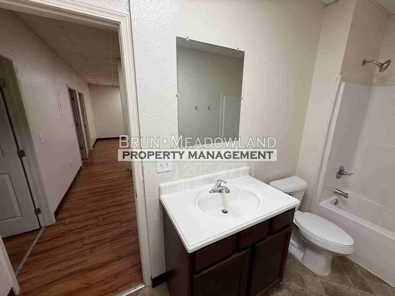 415 Devonia St #401 - Photo 5 of 26