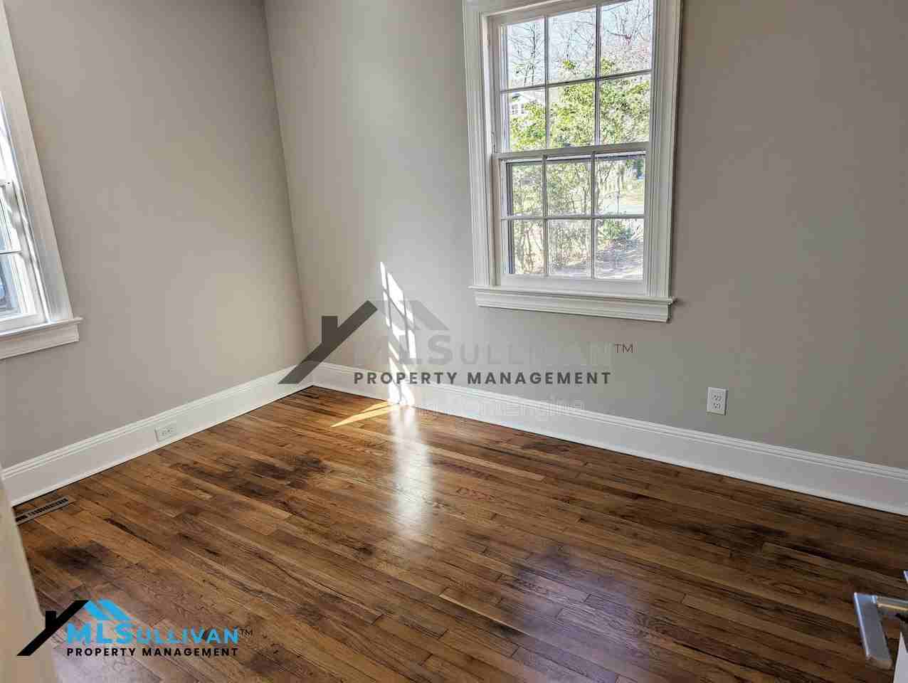 2414 Albany St - Photo 5 of 14