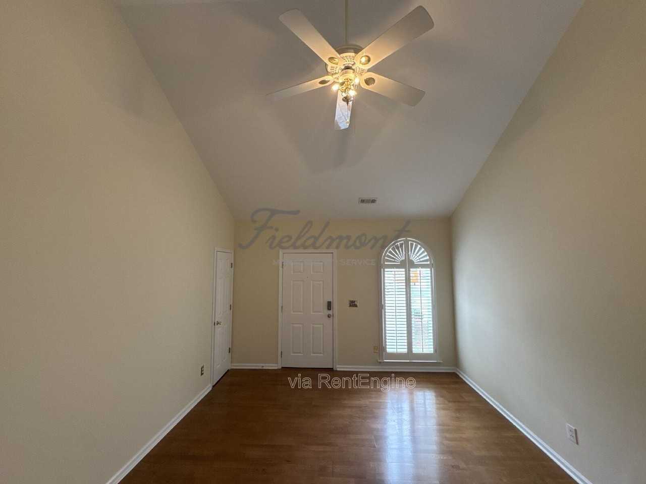 102 Wyndham Ct - Photo 4 of 23