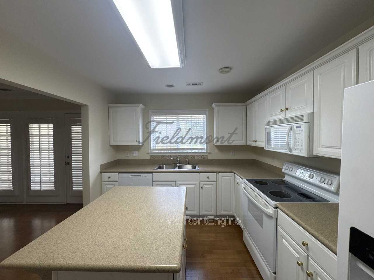 102 Wyndham Ct - Photo 7 of 23