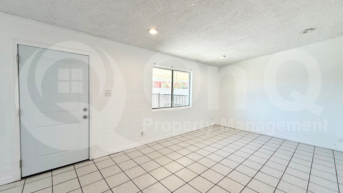 1014 N 28th St #1 - Photo 5 of 12