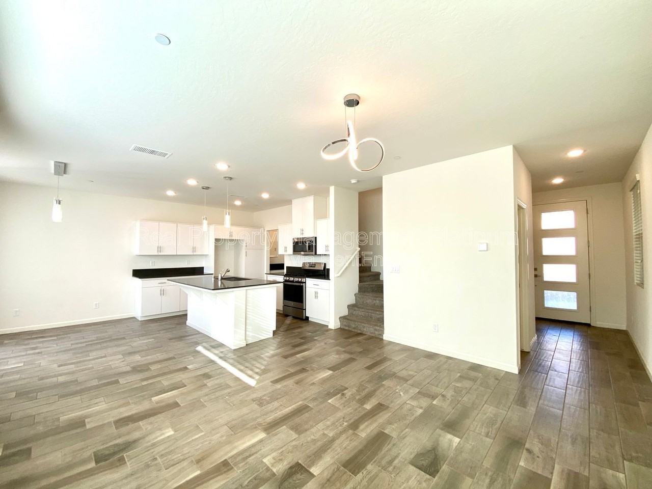 730 N Bliss Ln - Photo 3 of 41