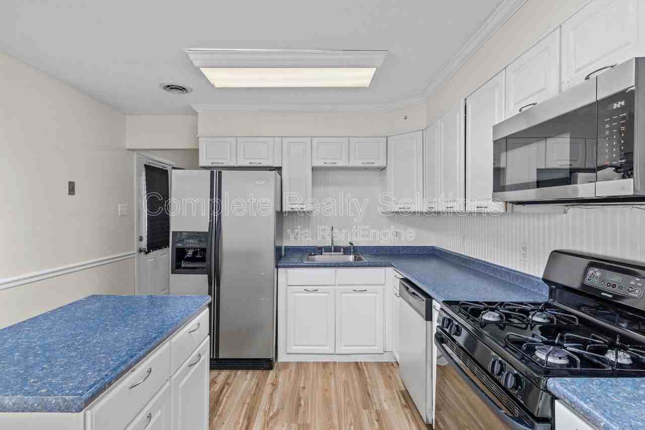 1405 Flicker Dr - Photo 5 of 29