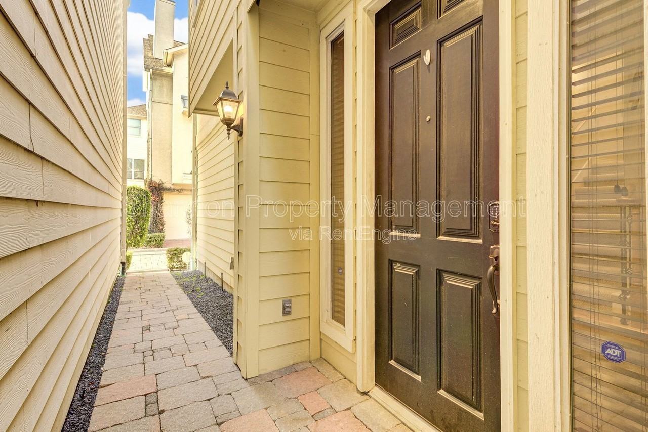 2724 Sherwin St - Photo 5 of 26