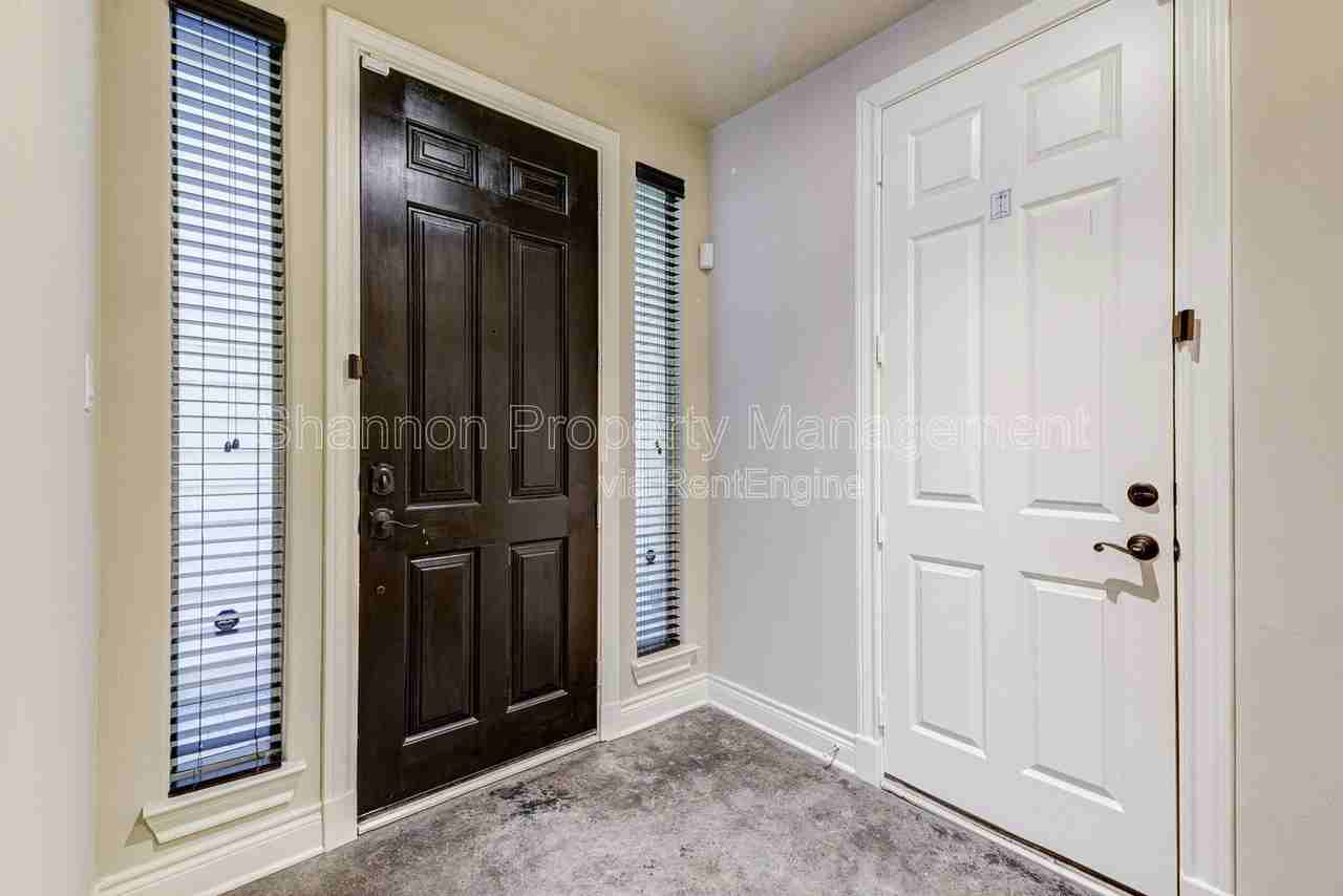 2724 Sherwin St - Photo 6 of 26