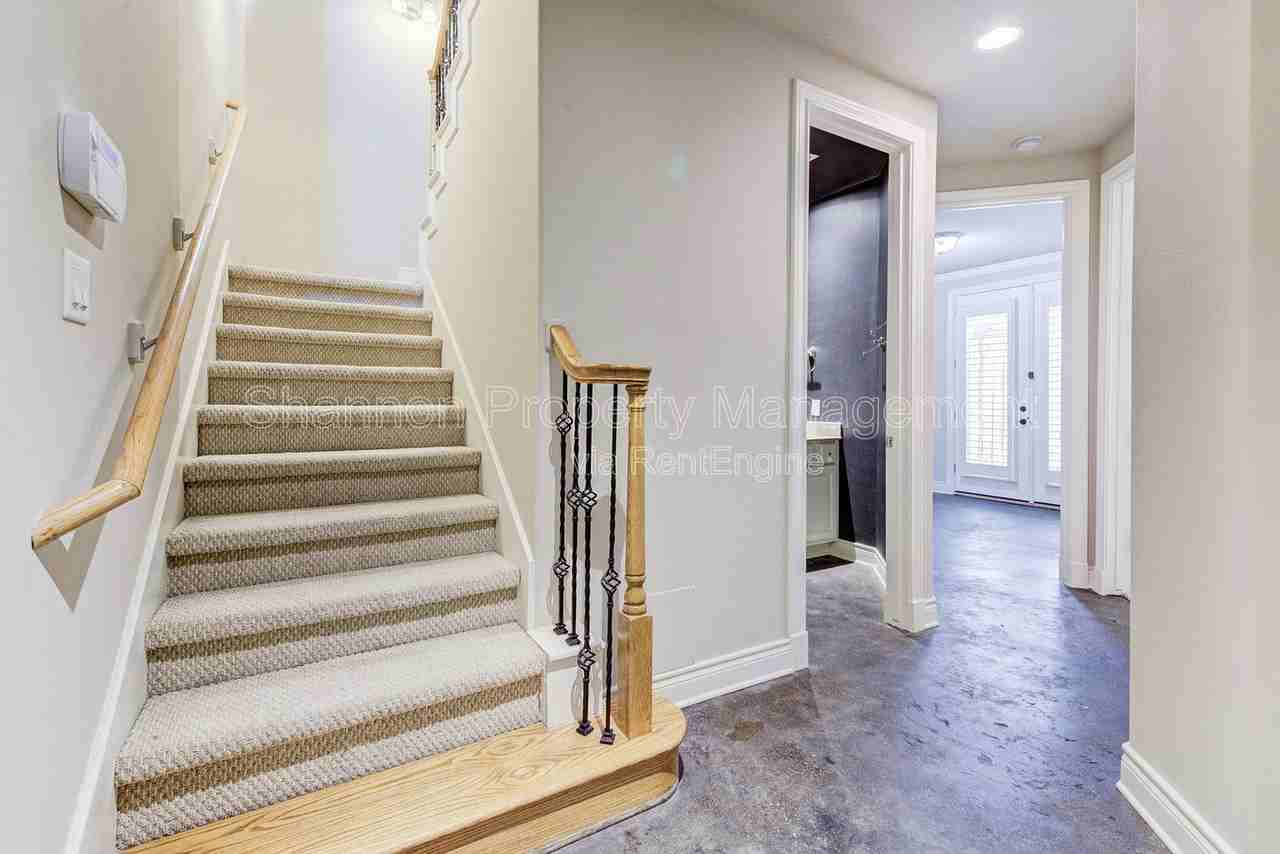 2724 Sherwin St - Photo 7 of 26