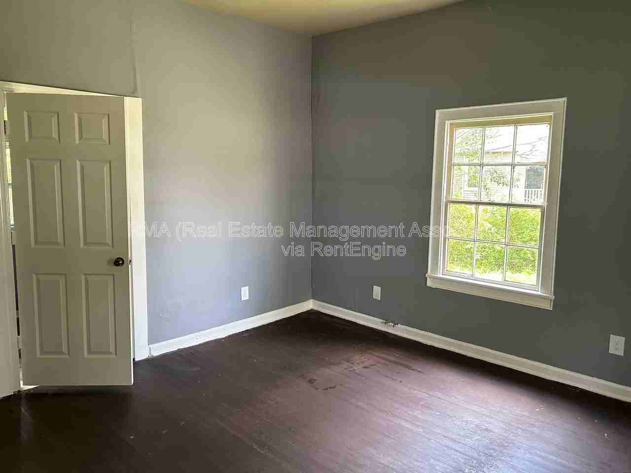 522 W Slaton Ave - Photo 4 of 5