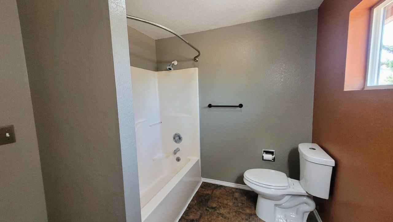 237 Lancaster Ave - Photo 5 of 14