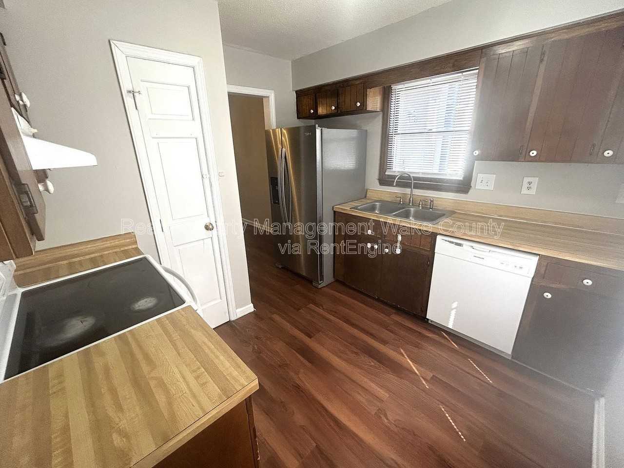 1410 Kent Rd - Photo 6 of 32