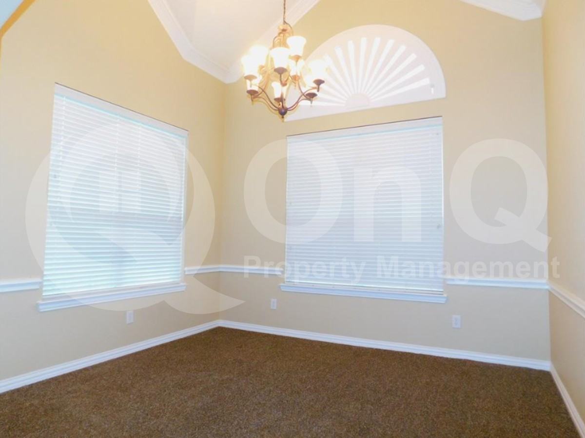 740 Peco St - Photo 2 of 16