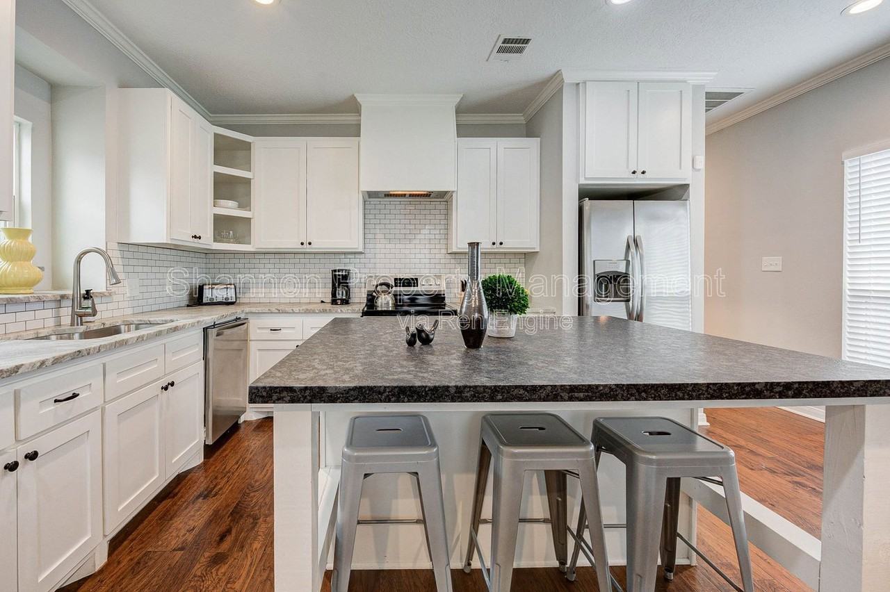 921 Kern St - Photo 6 of 26