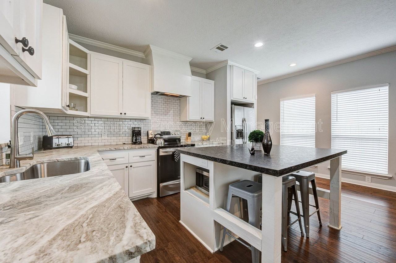 921 Kern St - Photo 7 of 26