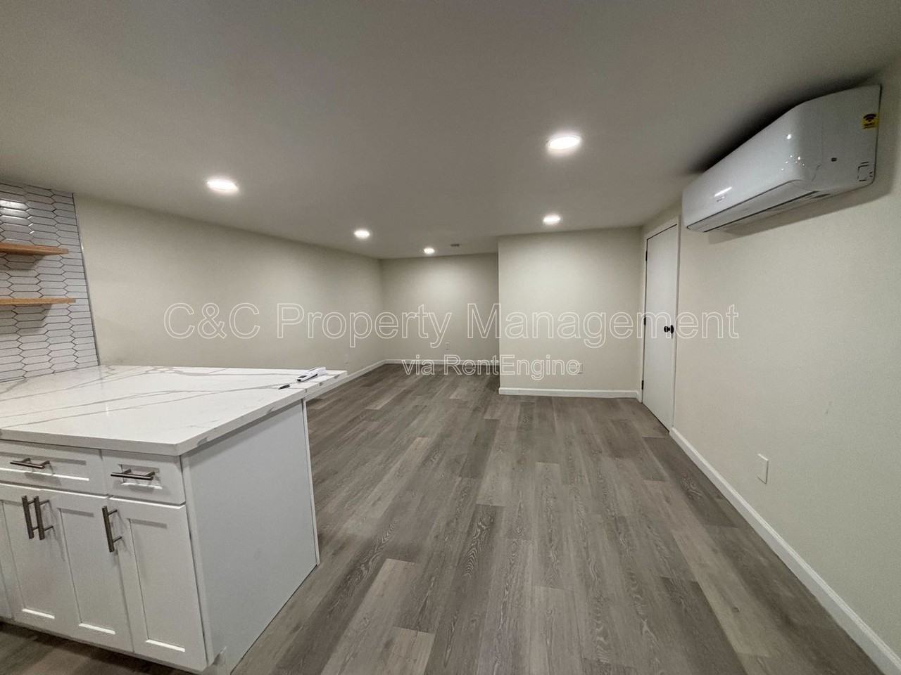 846 42nd St #B - Photo 3 of 9